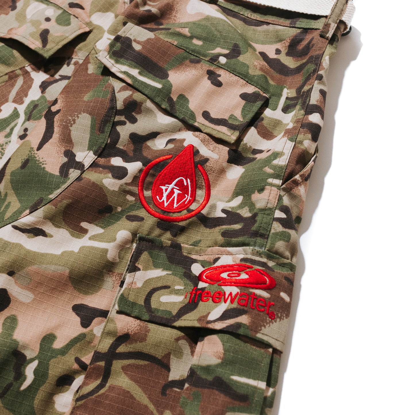 DISC CARGO SHORTS - SPRAY CAMO